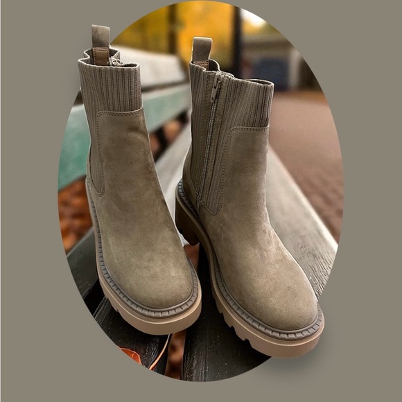 Universal Thread Super Chunky Ankle Boots. Brown. Size: 8.5 - Picture 3 of 13